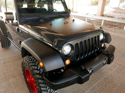 Used 2017 Jeep Wrangler Unlimited Sport image 31