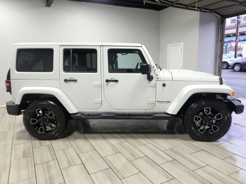 Used 2018 Jeep Wrangler Unlimited Sahara image 6