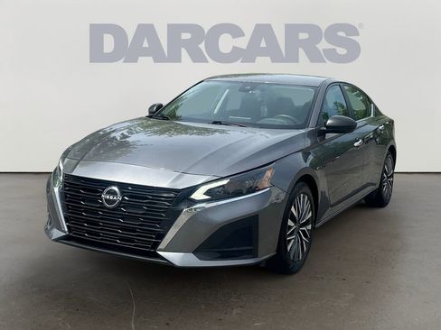 Used 2024 Nissan Altima 2.5 SV FWD image 3