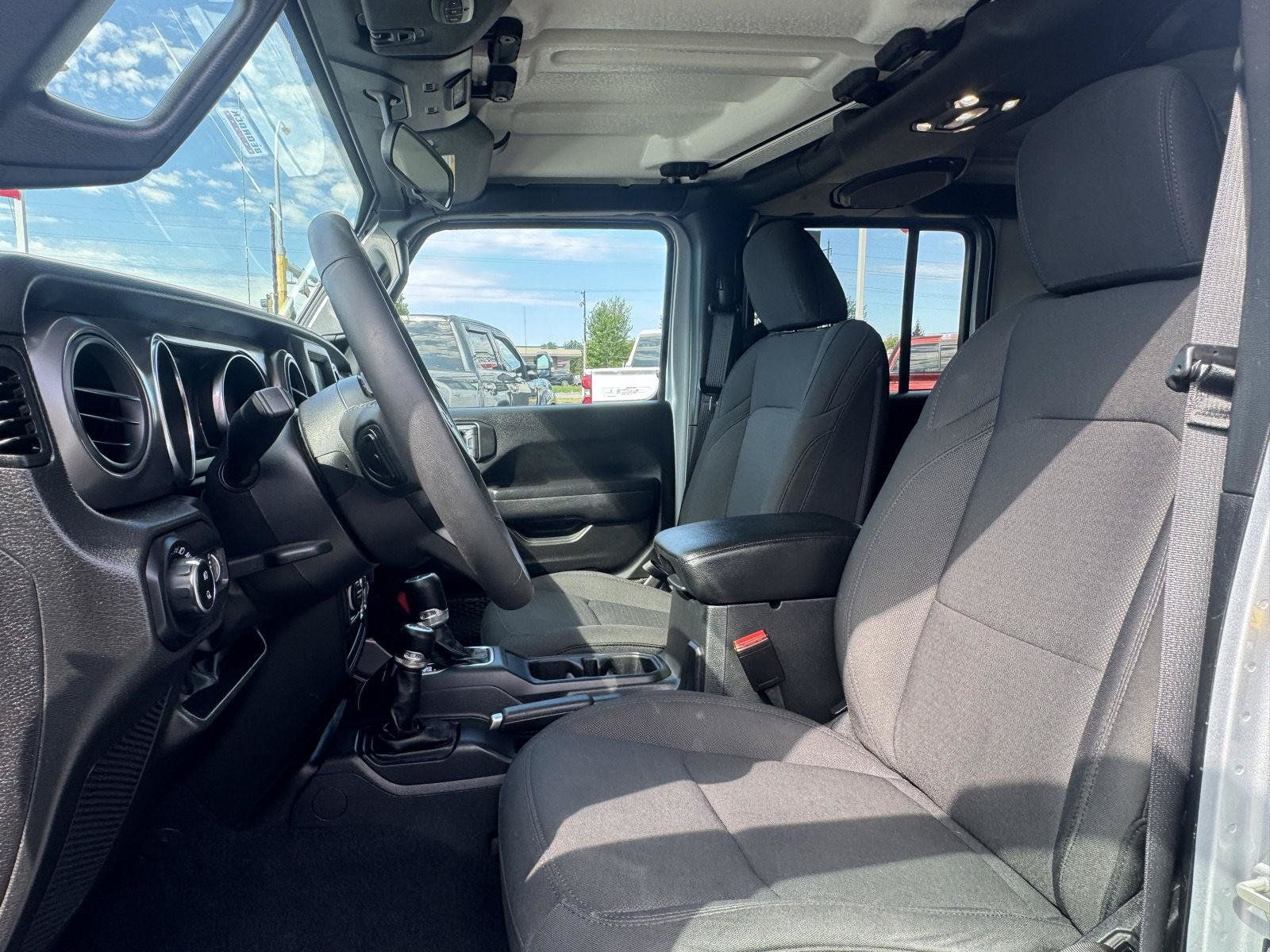 Used 2023 Jeep Gladiator Sport AWD/4WD image 13