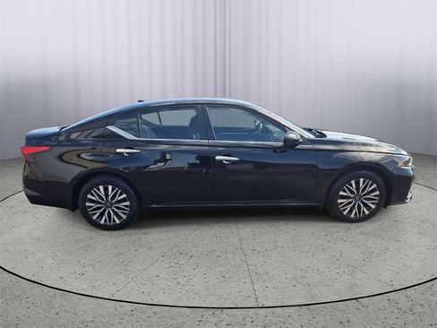Used 2023 Nissan Altima 2.5 SV FWD image 7