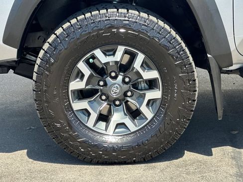 Used 2021 Toyota Tacoma TRD Off-Road w/ Technology Package AWD/4WD image 29