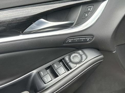 Used 2021 Buick Enclave Avenir w/ Avenir Technology Package AWD/4WD image 11