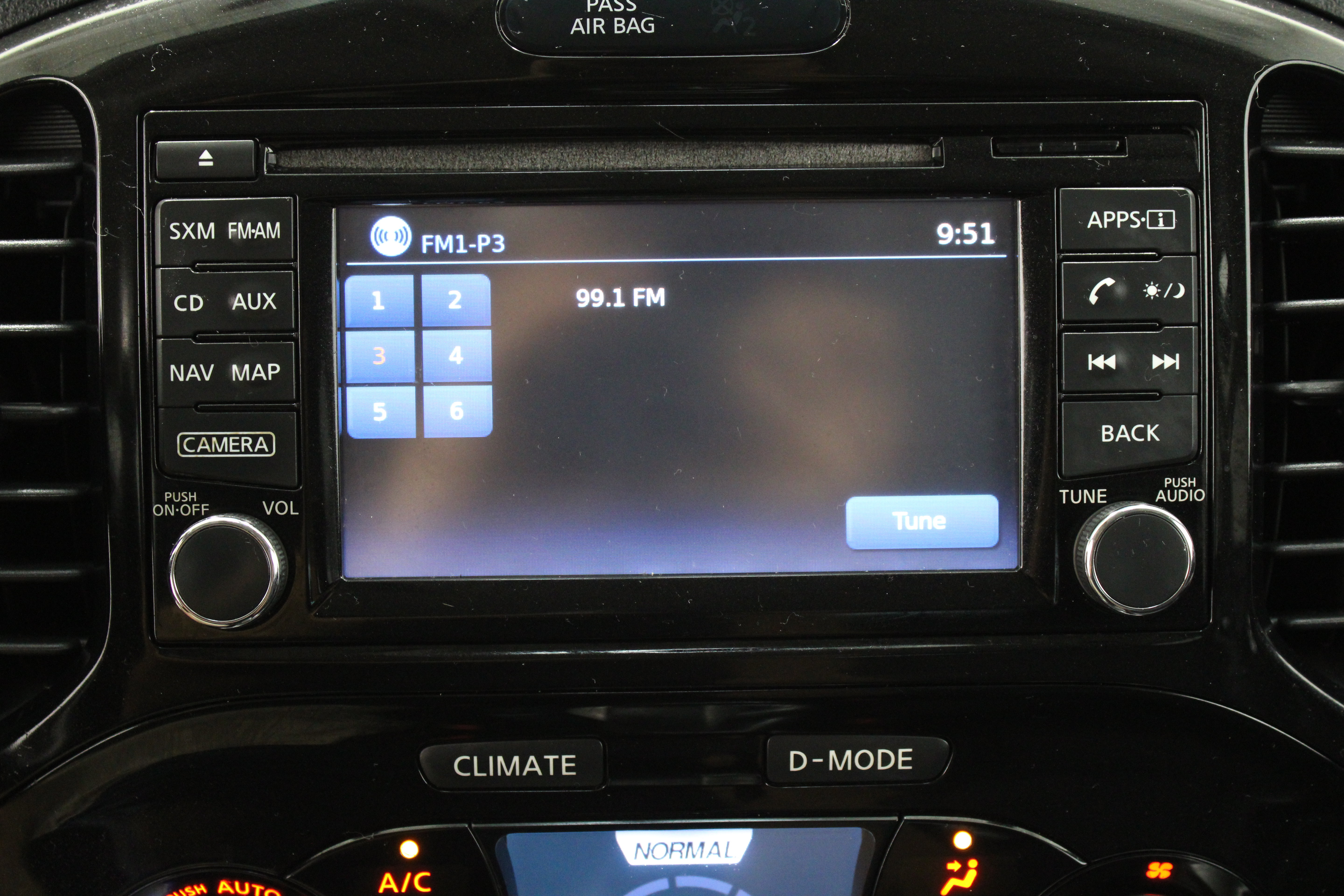 Used 2016 Nissan Juke SL FWD image 19