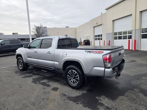 Used 2022 Toyota Tacoma TRD Sport image 3