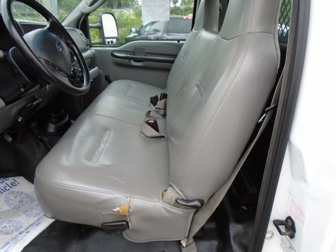 Used 2005 Ford F550 4x4 Regular Cab Super Duty image 3
