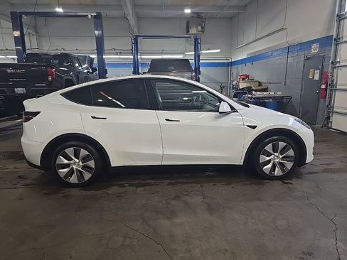 Used 2023 Tesla Model Y Long Range image 14