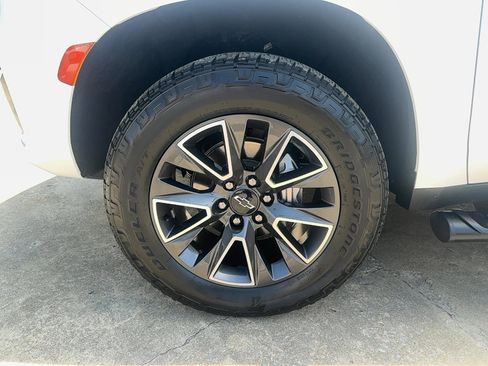 Used 2021 Chevrolet Tahoe Z71 w/ Luxury Package AWD/4WD image 9