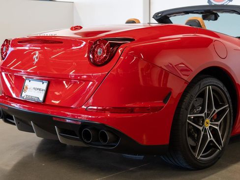 Used 2017 Ferrari California T image 37