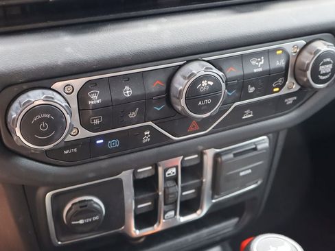 Used 2024 Jeep Wrangler Unlimited Sahara AWD/4WD image 21