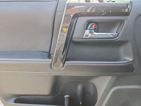Used 2017 Toyota 4Runner TRD Off-Road Premium AWD/4WD image 15