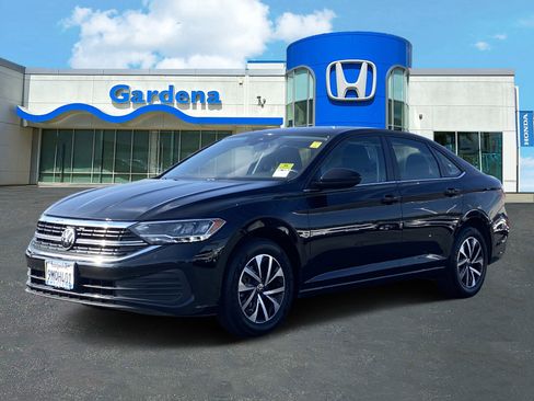 Used 2024 Volkswagen Jetta S image 3