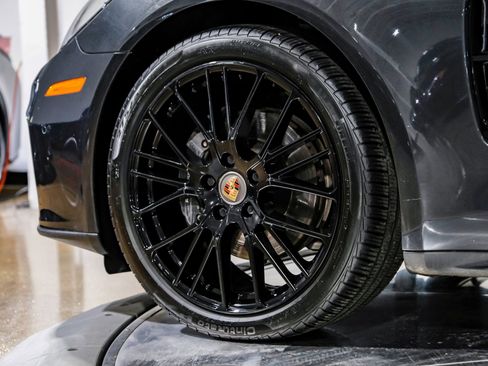 Used 2023 Porsche Panamera 4 Platinum Edition image 60
