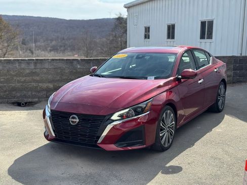 Used 2023 Nissan Altima 2.5 SL image 1