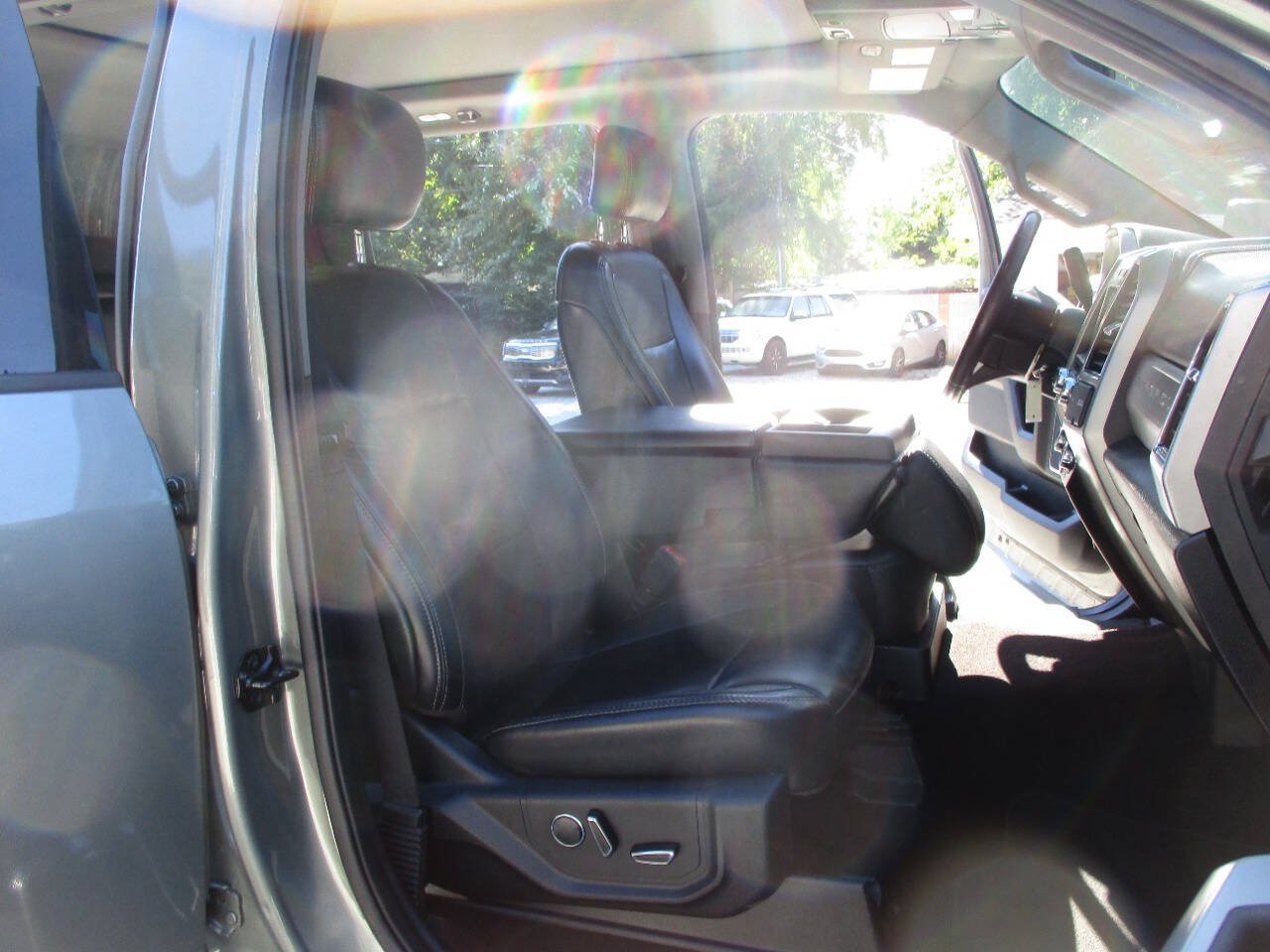 Used 2019 Ford F350 Lariat w/ Camper Package AWD/4WD image 32