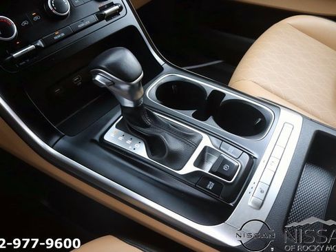 Used 2024 Kia Carnival LX image 21