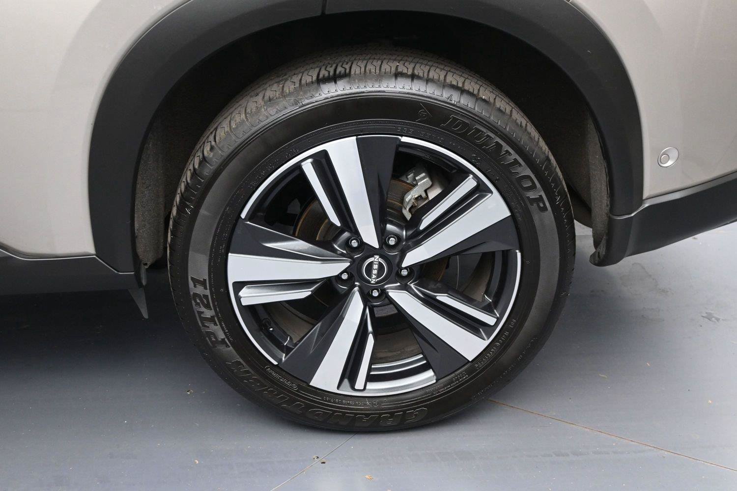 Certified 2025 Nissan Rogue SL w/ SL Premium Package AWD/4WD image 11