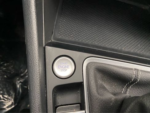 Used 2024 Volkswagen Jetta SE image 33