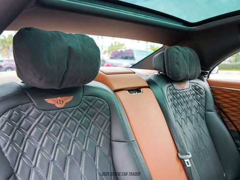 Used 2022 Bentley Flying Spur Plug-In Hybrid image 65