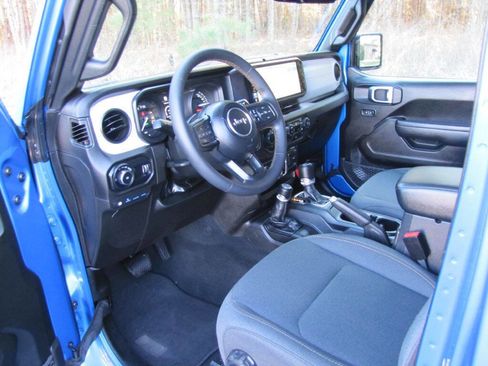 Used 2024 Jeep Wrangler Unlimited image 14