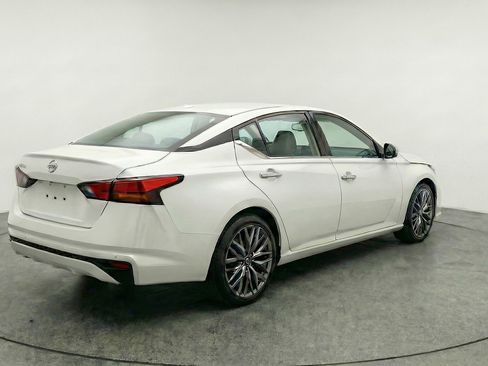 Used 2025 Nissan Altima 2.5 SV image 9