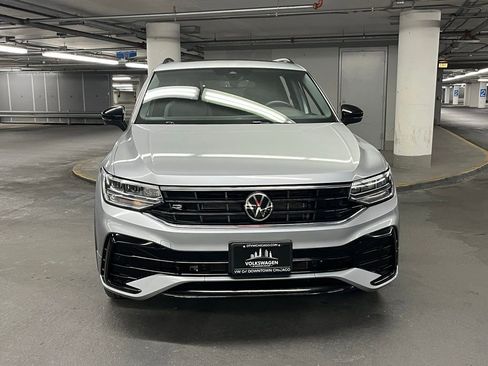 Certified 2022 Volkswagen Tiguan SE R-Line image 31