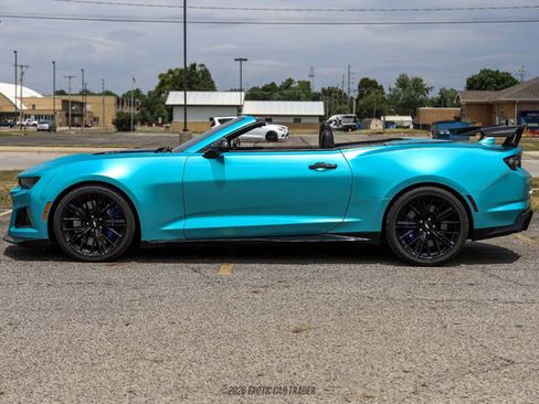 Used 2019 Chevrolet Camaro ZL1 RWD image 3