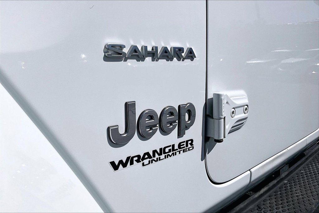 Used 2021 Jeep Wrangler Unlimited Sahara w/ Uconnect 4C Nav & Sound Group AWD/4WD image 8