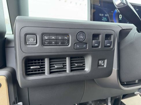 Used 2024 Chevrolet Brightdrop 600 w/ Commercial Equipment Package AWD/4WD image 14