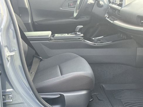Used 2025 Toyota Prius Plug-In Hybrid FWD image 13