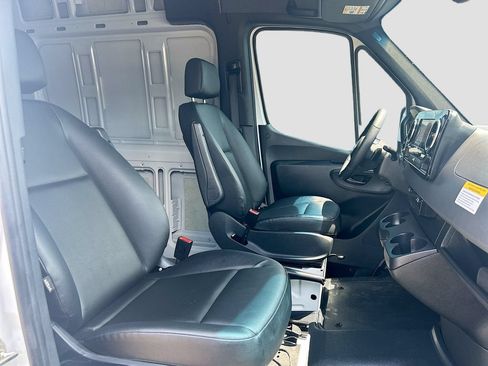 Used 2025 Mercedes-Benz Sprinter 2500 image 23