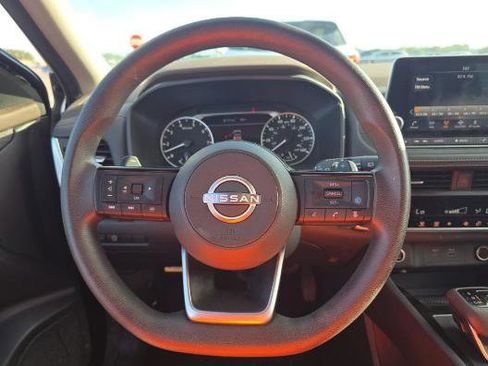 Used 2023 Nissan Rogue SV FWD image 9