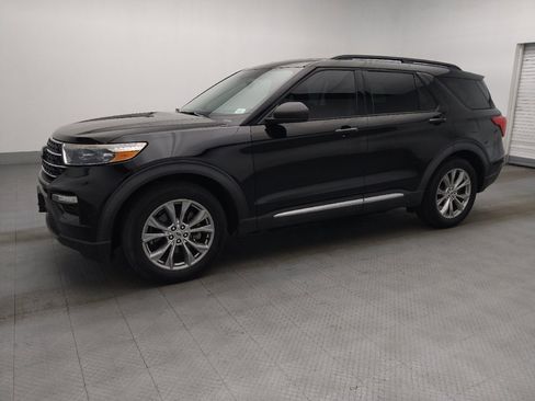 Used 2020 Ford Explorer XLT w/ Equipment Group 202A RWD image 2