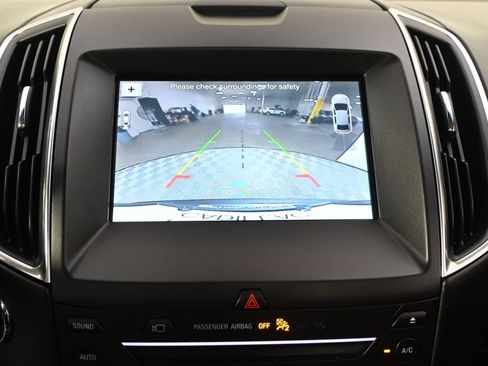 Used 2019 Ford Edge Titanium w/ Equipment Group 301A AWD/4WD image 30
