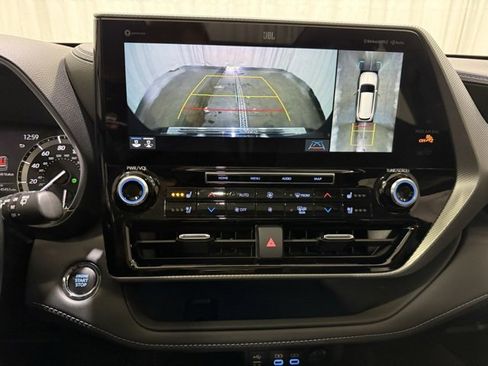 Certified 2022 Toyota Highlander Platinum image 21