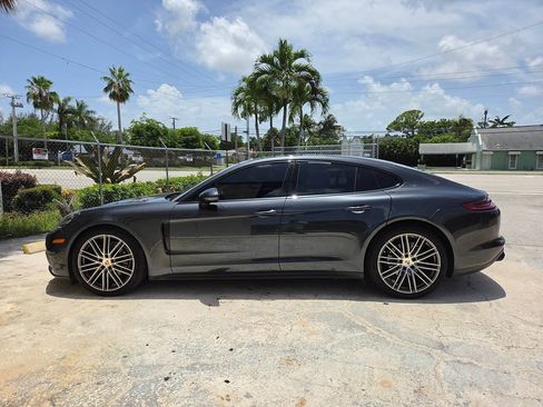 Used 2020 Porsche Panamera RWD image 8
