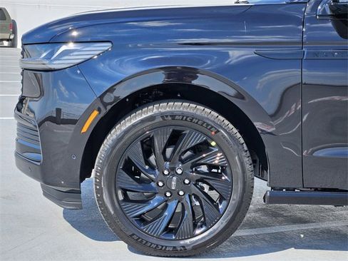New 2025 Lincoln Navigator Reserve w/ Jet Appearance Package image 9