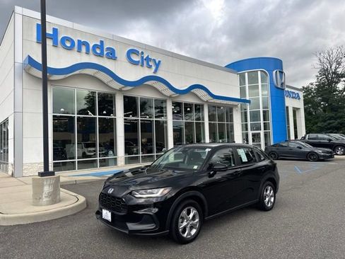 Used 2023 Honda HR-V LX image 2