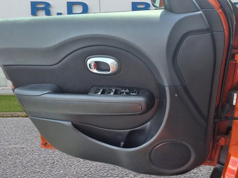 Used 2019 Kia Soul + FWD image 9