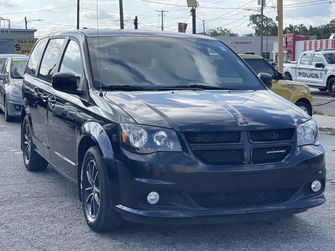 Used 2019 Dodge Grand Caravan SE image 5