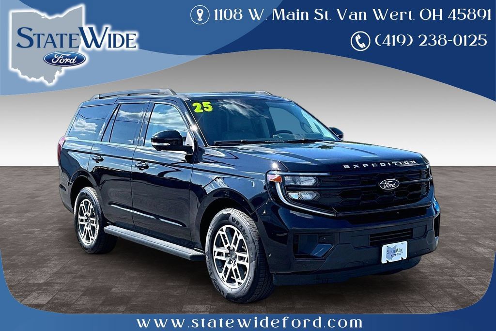 Used 2025 Ford Expedition Active RWD image 1