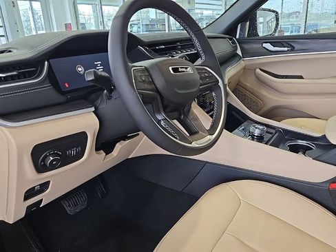 Used 2025 Jeep Grand Cherokee Limited w/ Trailer Tow Package image 20