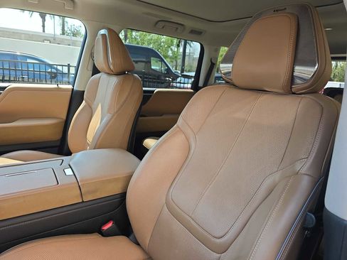 Certified 2025 INFINITI QX80 Sensory image 16