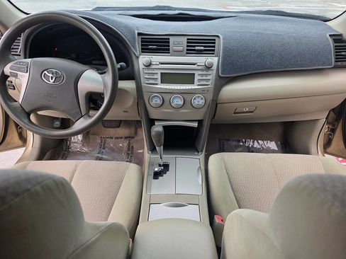Used 2010 Toyota Camry LE image 35