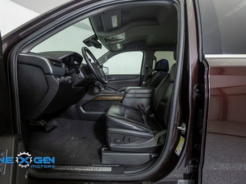 Used 2020 Chevrolet Suburban LT w/ Luxury Package AWD/4WD image 11