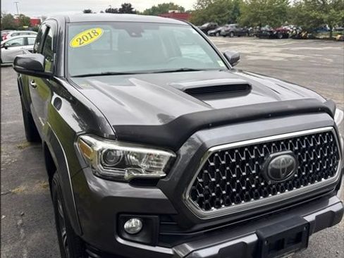 Used 2018 Toyota Tacoma TRD Sport AWD/4WD image 1