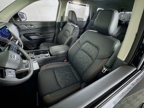 New 2026 Nissan Pathfinder Platinum w/ Cargo Package AWD/4WD image 18