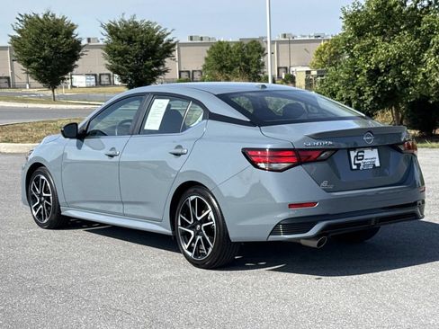 Used 2025 Nissan Sentra SR w/ SR Premium Package FWD image 27
