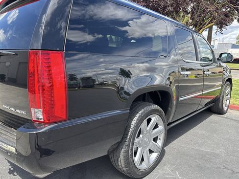 Used 2011 Cadillac Escalade ESV Platinum AWD/4WD image 9