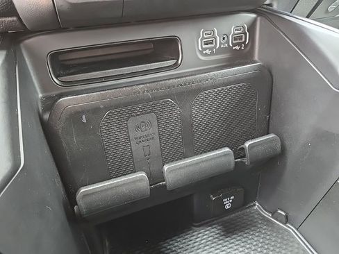 Used 2022 RAM 1500 Laramie AWD/4WD image 36